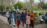 children in the hat parade